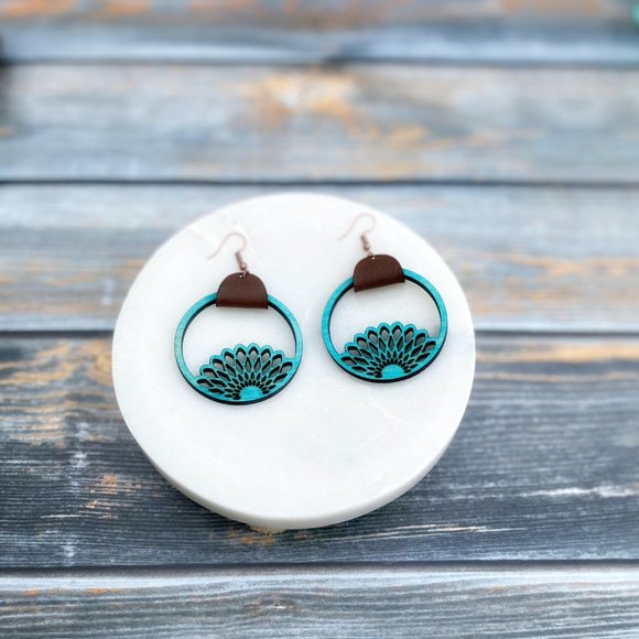 Laser cut wood hoop earrings, Spirograph design - Picture 1 of 6